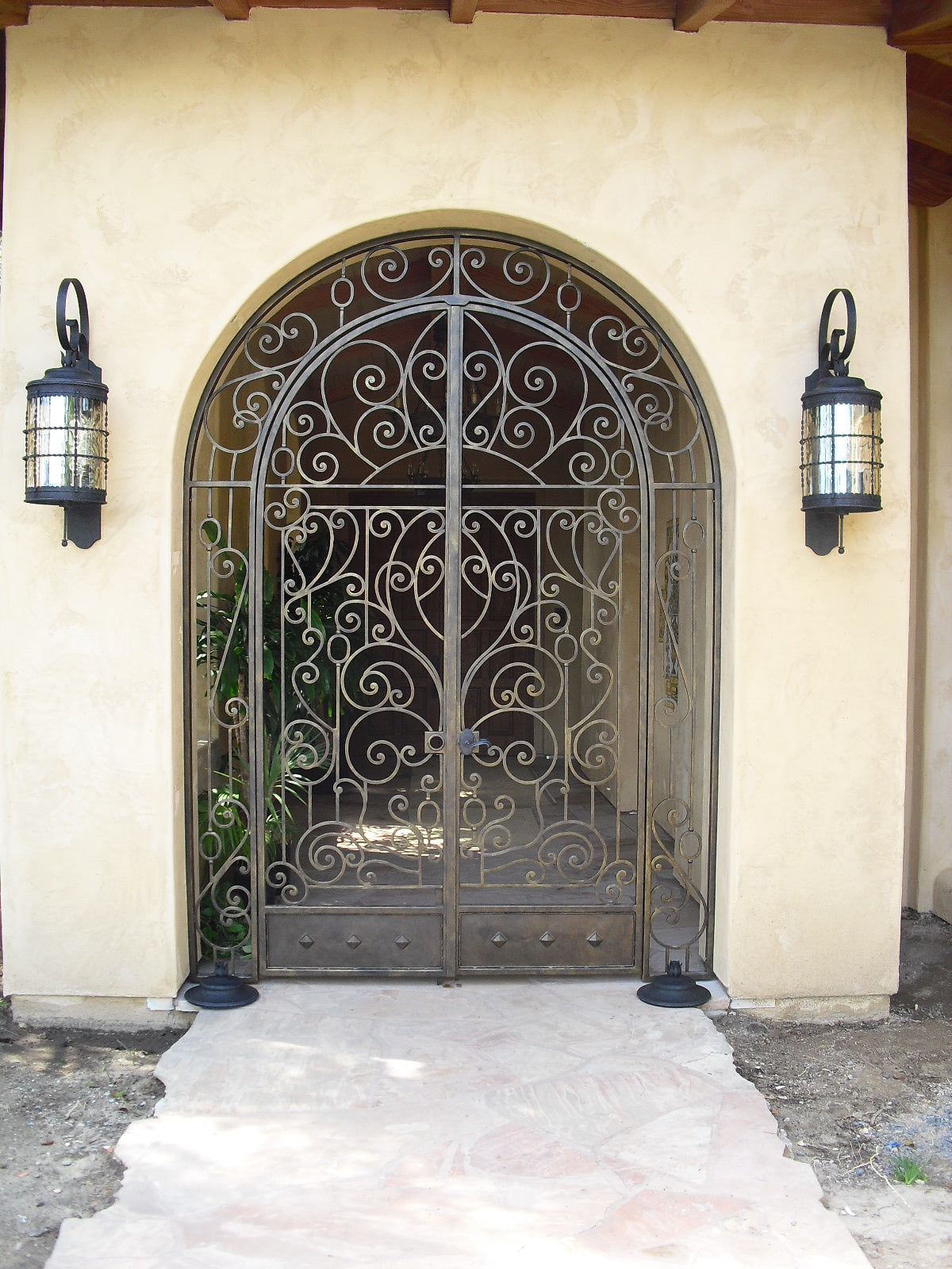 Iron Arched Courtyard Gates (Powder Coated)
